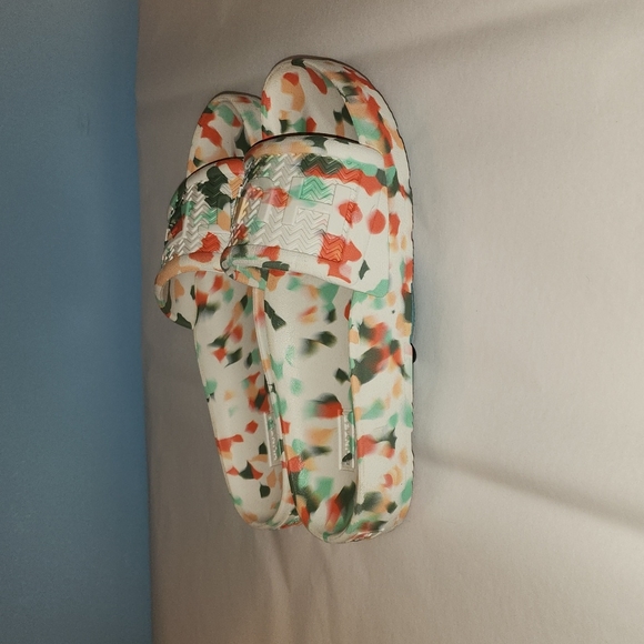 Hunter Slides - Picture 4 of 5